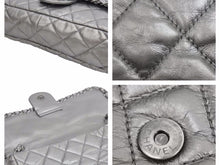 Load image into Gallery viewer, CHANEL シャネル マトラッセ ダブルフラップ ダブルチェーンバッグ 14番台 ラムスキン メタリックレザー グレー 中古 美品 41236