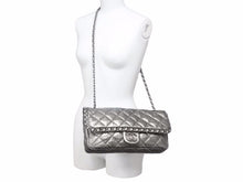 Load image into Gallery viewer, CHANEL シャネル マトラッセ ダブルフラップ ダブルチェーンバッグ 14番台 ラムスキン メタリックレザー グレー 中古 美品 41236