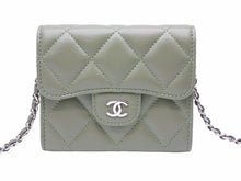Load image into Gallery viewer, 新品同様 CHANEL シャネル マトラッセ クラシックチェーンクラッチコインケース AP0238 31番台 ラムスキン グリーン 中古 41242