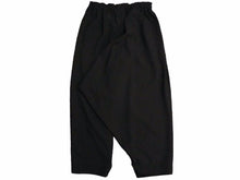 Load image into Gallery viewer, ISSEY MIYAKE イッセイミヤケ パンツ ボトムス 2022ss IL55FF112 ポリエステル ブラック サイズ3 美品 中古 41299