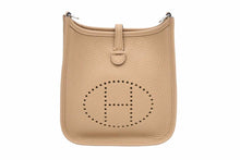 Load image into Gallery viewer, HERMES エルメス エヴリン TPM ショルダーバック 2022年 U刻印 チャイ トゴ 箱付き 未使用品 41386