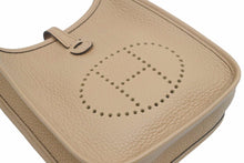 Load image into Gallery viewer, HERMES エルメス エヴリン TPM ショルダーバック 2022年 U刻印 チャイ トゴ 箱付き 未使用品 41386