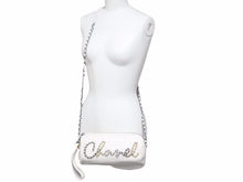 Load image into Gallery viewer, 新品同様 CHANEL シャネル チェーンショルダーバッグ カーフスキン 29番台 ホワイト ゴールド シルバー金具 中古 41544