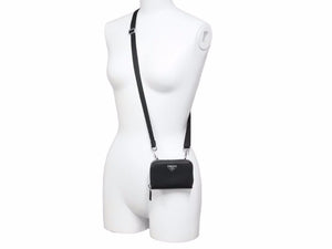 定価10万円 PRADA プラダ サフィアーノトライアングルカードケース 2MR021_QHH_F0002 ブラック シルバー金具 美品 中古 41738