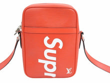 Load image into Gallery viewer, 極美品 Supreme シュプリーム Louis Vuitton ルイヴィトン ダヌーブPM エピ Ｍ53417 17AW レッド ホワイト 41796