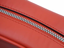 Load image into Gallery viewer, 極美品 Supreme シュプリーム Louis Vuitton ルイヴィトン ダヌーブPM エピ Ｍ53417 17AW レッド ホワイト 41796