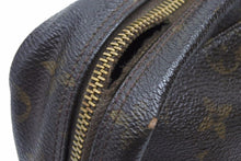 Load image into Gallery viewer, LOUIS VUITTON ルイ・ヴィトン クラッチバッグ モノグラム ブラウン カバン 鞄 ロゴ 中古 41989