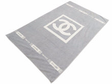Load image into Gallery viewer, CHANEL シャネル スポーツライン ビーチマット ビーチタオル ココマーク ホワイト グレー 良品 中古 42004