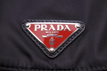 Load image into Gallery viewer, PRADA プラダ バケット ハット ナイロン 帽子 無地 ブラック レッド 黒 赤 S 三角ロゴ 三角プレート 中古 42308