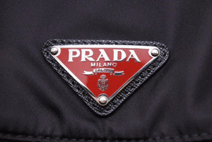 PRADA プラダ バケット ハット ナイロン 帽子 無地 ブラック レッド 黒 赤 S 三角ロゴ 三角プレート 中古 42308