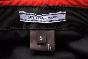 PRADA プラダ バケット ハット ナイロン 帽子 無地 ブラック レッド 黒 赤 S 三角ロゴ 三角プレート 中古 42308