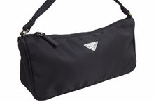 Load image into Gallery viewer, PRADA プラダ アクセサリーポーチ NERO ハンドバッグ ナイロン 小物入れ ロゴ プレート MV633 美品 中古 42362 正規品