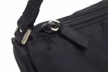 Load image into Gallery viewer, PRADA プラダ アクセサリーポーチ NERO ハンドバッグ ナイロン 小物入れ ロゴ プレート MV633 美品 中古 42362 正規品