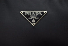 Load image into Gallery viewer, PRADA プラダ アクセサリーポーチ NERO ハンドバッグ ナイロン 小物入れ ロゴ プレート MV633 美品 中古 42362 正規品