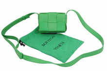 Load image into Gallery viewer, Bottega Veneta ボッテガヴェネタ ミニカセット ショルダーバッグ クロスバッグ ミニバッグ 羊革 グリーン 美品 中古 42421