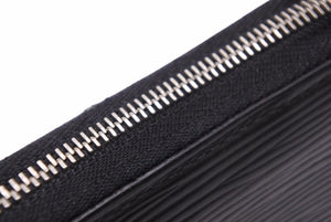 LOUIS VUITTON ルイ・ヴィトン ジッピー コインパース ブラック エピレザー ロゴ ウォレット M60152 中古 42452