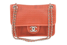 画像をギャラリービューアに読み込む, 新品同様 CHANEL シャネル マトラッセ パンチング ショルダーバッグ 17番台 ココマーク レザー レッド シルバー金具 中古 42497