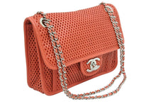 画像をギャラリービューアに読み込む, 新品同様 CHANEL シャネル マトラッセ パンチング ショルダーバッグ 17番台 ココマーク レザー レッド シルバー金具 中古 42497