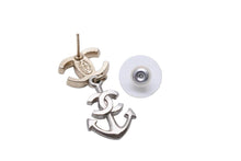 Load image into Gallery viewer, CHANEL シャネル ピアス ココマーク イカリ 18A 2018年 ラインストーン小物 2.8g アクセサリー ジュエリー ロゴ 美品 中古 42561