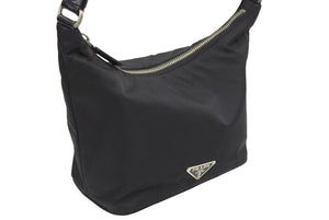 PRADA プラダ ワンショルダーバッグ ブラック 肩掛け 三角ロゴプレート ナイロン レザー シルバー金具 中古 42710