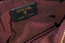 Load image into Gallery viewer, 新品同様 CHANEL シャネル クラシックミニポーチ ココマーク キャビアスキン ブラック ゴールド金具 30番台 2020年 中古 42732