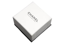 Load image into Gallery viewer, 新品同様 CHANEL シャネル ピアス ココマーク 楕円形 ラインストーン シルバー A19P 中古 42738