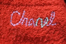 Load image into Gallery viewer, 極美品 CHANEL シャネル バスローブ ココマーク ファレルウィリアムス コラボ レッド P61066V46885 サイズM 中古 42898