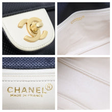 画像をギャラリービューアに読み込む, CHANEL シャネル ココマーク ターンロック 25cm パンチング ショルダー バッグ バイカラー 美品 中古 42972