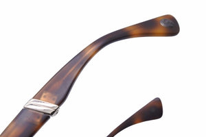新品同様 CHROME HEARTS クロムハーツ メガネ 折り畳み DROOLIN 眼鏡 シルバー金具 ブラウン 茶 ロゴ 52□20‐145 中古 43130