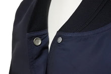 Load image into Gallery viewer, CHANEL シャネル ブルゾンジャケット ココマーク P53732V40166 ナイロン ポリウレタン ネイビー ブラック サイズ34 美品 中古 43304