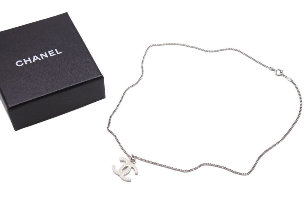 極美品 CHANEL シャネル ネックレス ココマーク ホワイト シルバー 07V ロゴ アクセサリー 中古 43421