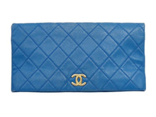 Load image into Gallery viewer, CHANEL シャネル マトラッセ ココマーク クラッチバッグ セカンドバッグ 25番台 ラムスキン ゴールド金具 ブルー 美品 中古 43426