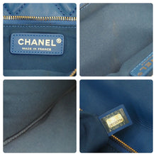 Load image into Gallery viewer, CHANEL シャネル マトラッセ ココマーク クラッチバッグ セカンドバッグ 25番台 ラムスキン ゴールド金具 ブルー 美品 中古 43426