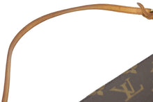 Load image into Gallery viewer, LOUIS VUITTON ルイヴィトン ポシェットアクセソワールモノグラム ブラウン ゴールド金具 M51980 美品 中古 43476