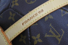 Load image into Gallery viewer, 新品同様 LOUIS VUITTON ルイヴィトン サッカーボール 1998年フランスワールドカップ記念 M99054 中古 43721
