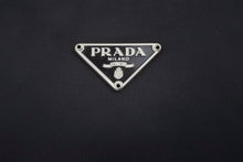 Load image into Gallery viewer, PRADA プラダ アクセサリーポーチ NERO ハンドバッグ ナイロン 小物入れ ロゴ プレート MV633 美品 中古 43842