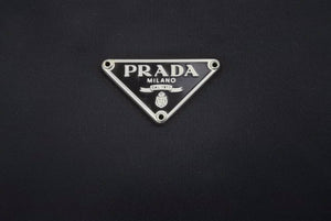 PRADA プラダ アクセサリーポーチ NERO ハンドバッグ ナイロン 小物入れ ロゴ プレート MV633 美品 中古 43842