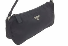 Load image into Gallery viewer, PRADA プラダ アクセサリーポーチ NERO ハンドバッグ ナイロン 小物入れ ロゴ プレート MV633 美品 中古 43842