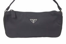 Load image into Gallery viewer, PRADA プラダ アクセサリーポーチ NERO ハンドバッグ ナイロン 小物入れ ロゴ プレート MV633 美品 中古 43842