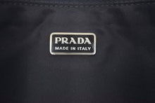 Load image into Gallery viewer, PRADA プラダ アクセサリーポーチ NERO ハンドバッグ ナイロン 小物入れ ロゴ プレート MV633 美品 中古 43842
