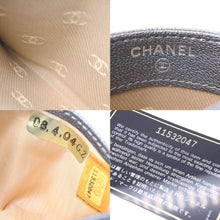 Load image into Gallery viewer, 極美品 CHANEL シャネル カードケース パスケース 名刺入れ オールドシャネル ココボタン 11番台 レザー シルバー 中古 43927