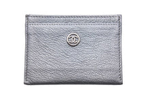 Load image into Gallery viewer, 極美品 CHANEL シャネル カードケース パスケース 名刺入れ オールドシャネル ココボタン 11番台 レザー シルバー 中古 43927