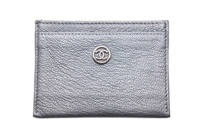 極美品 CHANEL シャネル カードケース パスケース 名刺入れ オールドシャネル ココボタン 11番台 レザー シルバー 中古 43927