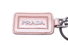 画像をギャラリービューアに読み込む, PRADA プラダ キーリング キーホルダー ロゴ トートバック付属品 サフィアーノレザー メタル ピンク 美品 中古 43970