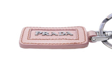 画像をギャラリービューアに読み込む, PRADA プラダ キーリング キーホルダー ロゴ トートバック付属品 サフィアーノレザー メタル ピンク 美品 中古 43970