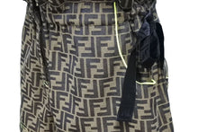 Load image into Gallery viewer, FENDI フェンディ ショートパンツ ズッカ柄 2019 FR6195 ポリエステル コットン ブラウン ネオンイエロー サイズ40 美品 中古 44004