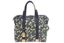 Load image into Gallery viewer, LOUIS VUITTON ルイヴィトン トレイ カモフラージュ モノグラム トートバッグ 村上隆 限定 迷彩柄 M95783 美品 中古 44194