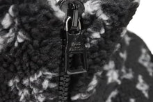 Load image into Gallery viewer, LOUIS VUITTON ルイヴィトン 21SS モノグラム フリース オーバーサイズ ブルゾン HKY44W ブラック サイズ 44 美品 中古 44274
