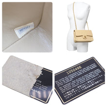 Load image into Gallery viewer, CHANEL マトラッセWフラップチェーンショルダー 1番台 ショルダーバッグ ベージュ×ゴールド 金具 23cm 美品 中古 44289