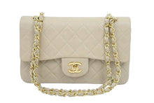 Load image into Gallery viewer, CHANEL マトラッセWフラップチェーンショルダー 1番台 ショルダーバッグ ベージュ×ゴールド 金具 23cm 美品 中古 44289